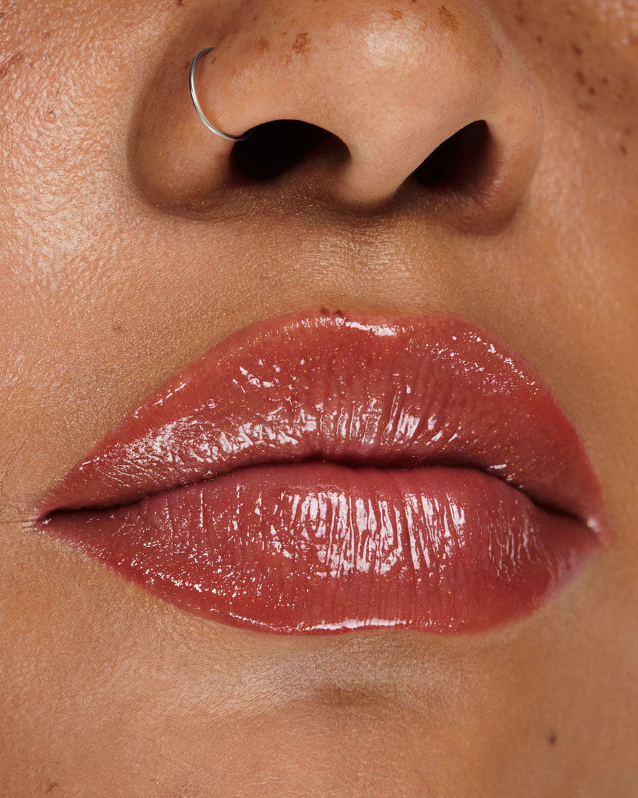 ISAMAYA Lips Refill in Follower applied on lips