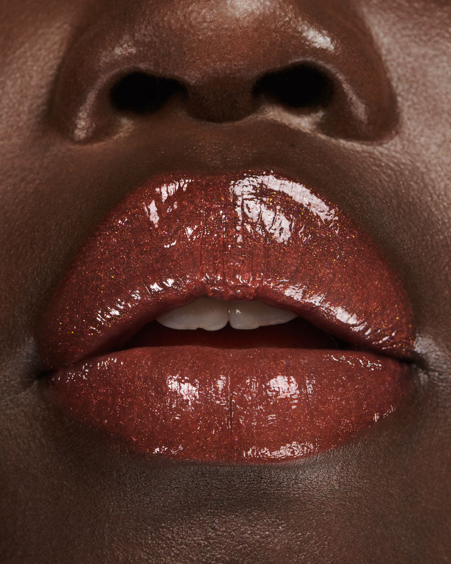 ISAMAYA Lips Refill in Thorns applied on lips
