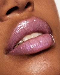 ISAMAYA Liplacq 2.0 lip serum in Ultraviolet applied on lips