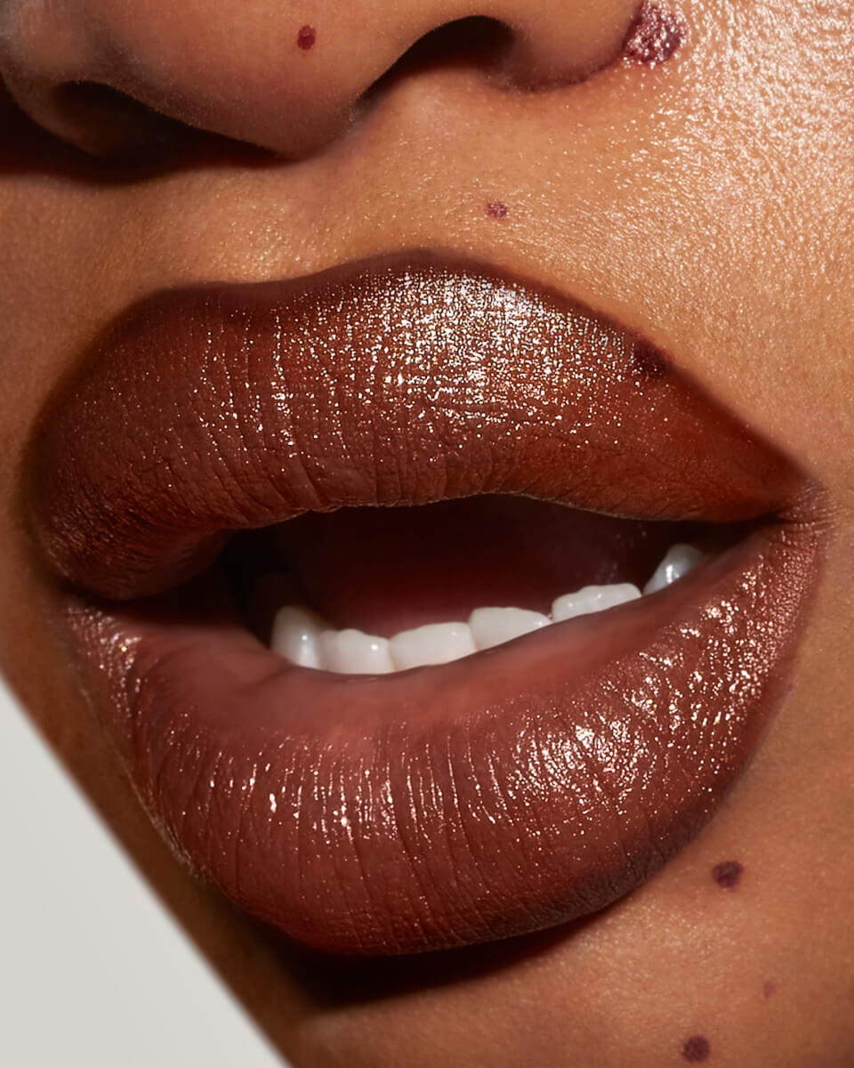 ISAMAYA Luckykiss Diamond Lip Glow in Buck applied on lips