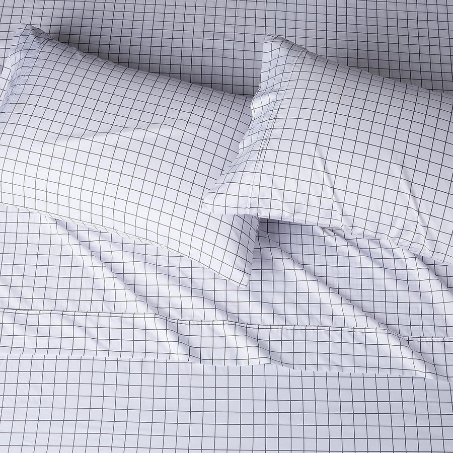 Amazon Basics - Queen size 3 piece Lightweight Super Soft Microfiber Duvet Cover Set with 16" Deep Pockets - liquidation.store
