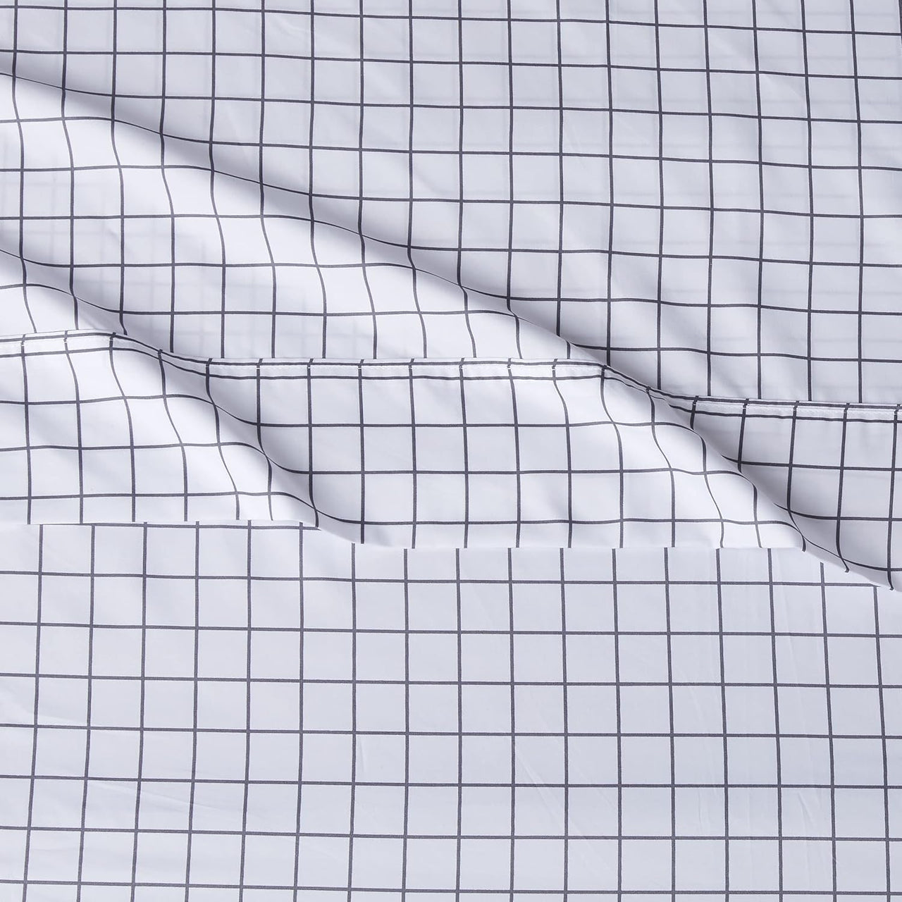 Amazon Basics - Queen size 3 piece Lightweight Super Soft Microfiber Duvet Cover Set with 16" Deep Pockets - liquidation.store