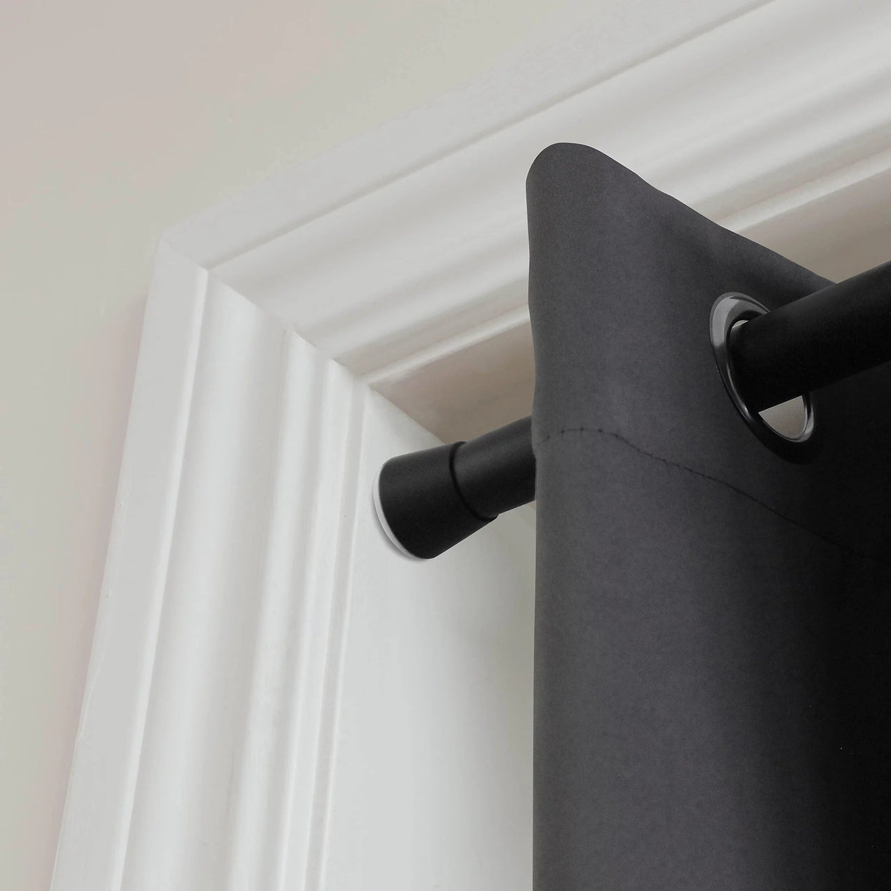GoodHome Araxos Matt Black Extendable Single Curtain Pole Set - liquidation.store