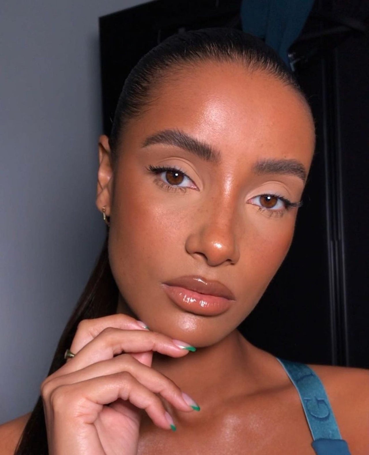 I Am Eyeconic Ice Me Out Lip Gloss - Sheer with champagne rose pearls (3ml) - liquidation.store