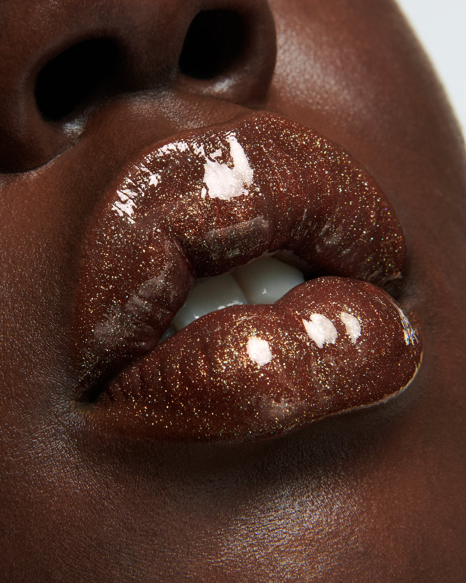 ISAMAYA Liplacq 2.0 lip serum in Rust texture close-up