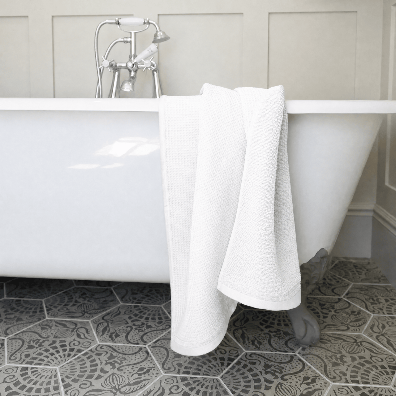 Lunar Oceans Waffle Terry Bath Towels (L) (White) - 3 Pack - liquidation.store