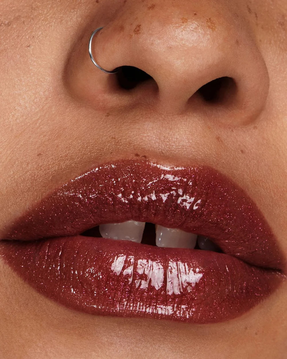 ISAMAYA Lips Refill Pearlescent, vitamin E-infused melting balm - Retrograde