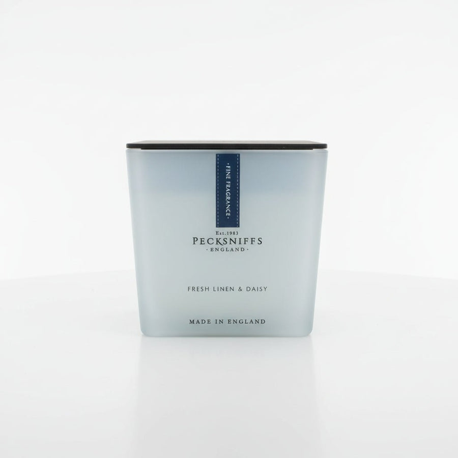 Pecksniffs Fresh Linen & Daisy Scented Candle with Wooden Lid 860g - liquidation.store