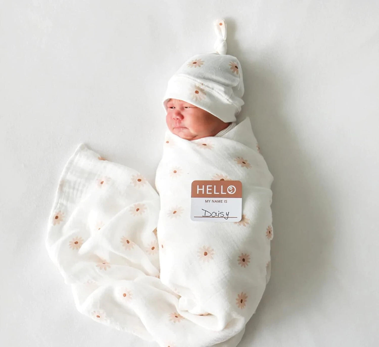 Lulujo Hello, World! Newborn Set - Birth Announcement, Hat & Swaddle