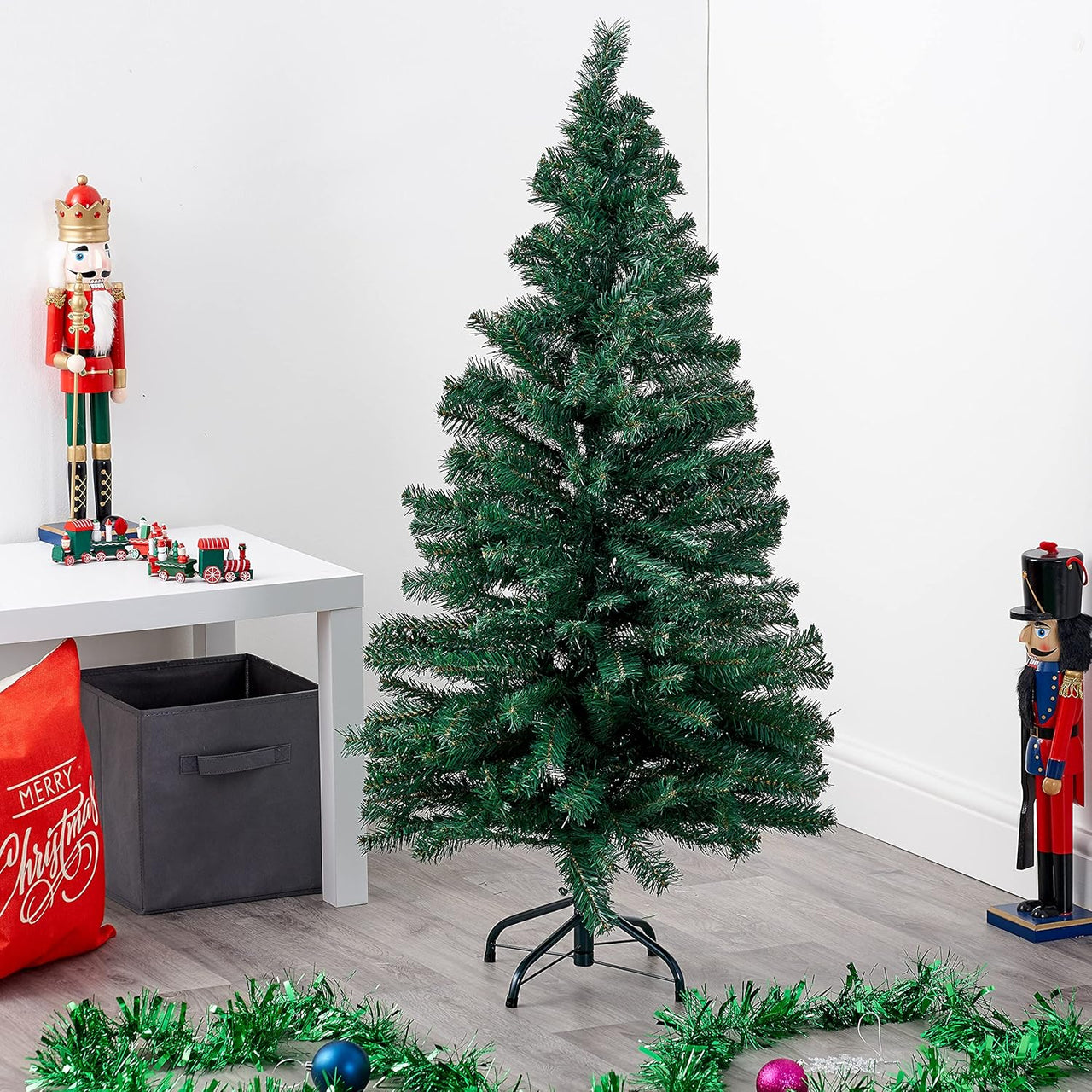 THE TWIDDLERS - 6ft / 1.8m Green Christmas Tree - Strong Metal Stand, 600 Tips - liquidation.store