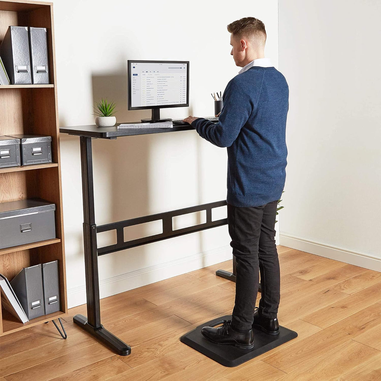 VonHaus Height Adjustable Large Standing Desk - 140cm - liquidation.store