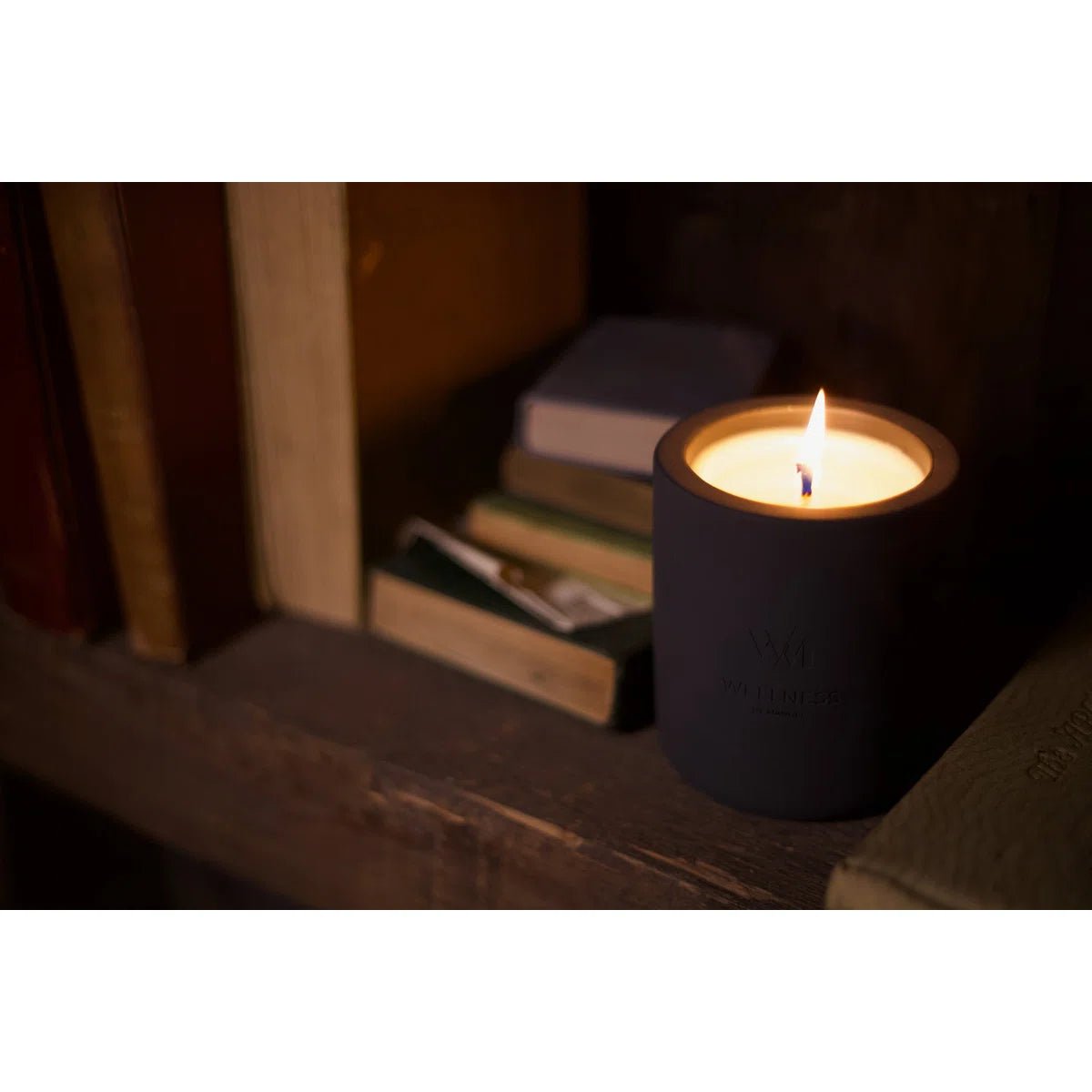 Wellness By Manuel UNWIND Scented Designer Candle - Lavender - liquidation.store